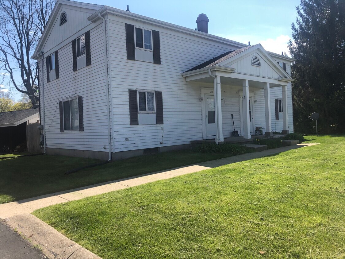 1341 W Lake Lansing Rd, East Lansing, MI 48823 Townhome Rentals in
