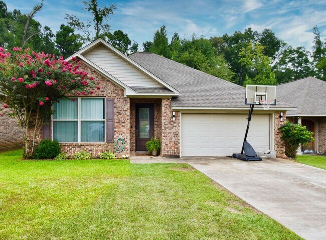 Building Photo - 3 Bed, 2 Bath Home in Ruston