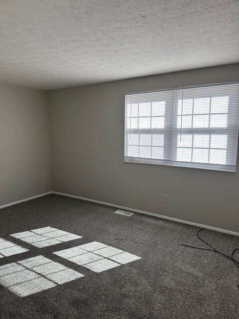 Sala de estar - 6665 Centennial Dr