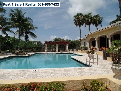 Building Photo - 1400 Crestwood Ct S