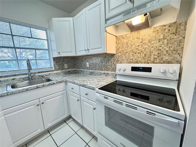 Foto del edificio - 4140 Woodside Dr