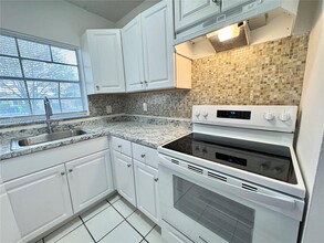 Building Photo - 4140 Woodside Dr