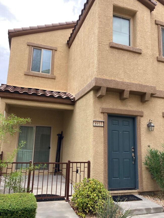 Foto del edificio - 3 bedroom 2 bath 2 car garage