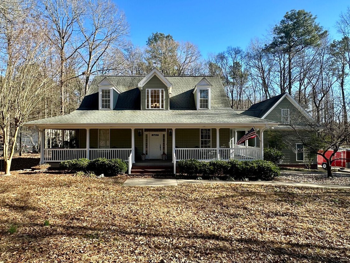 Primary Photo - Beautiful 5 Bedroom home in Smithfield wit...