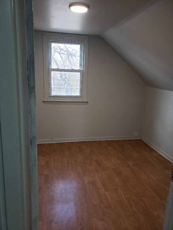 Building Photo - 1008 Oakwood Dr