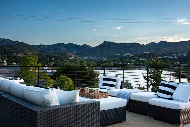 Foto del edificio - 290 Lake Sherwood Dr