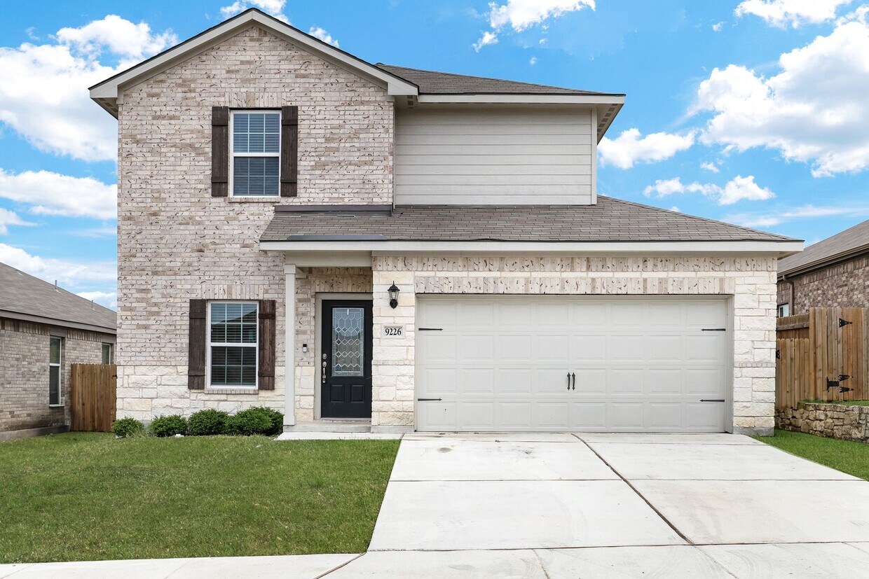 Primary Photo - ***MOVE-IN SPECIAL: TWO WEEKS FREE***Well-...