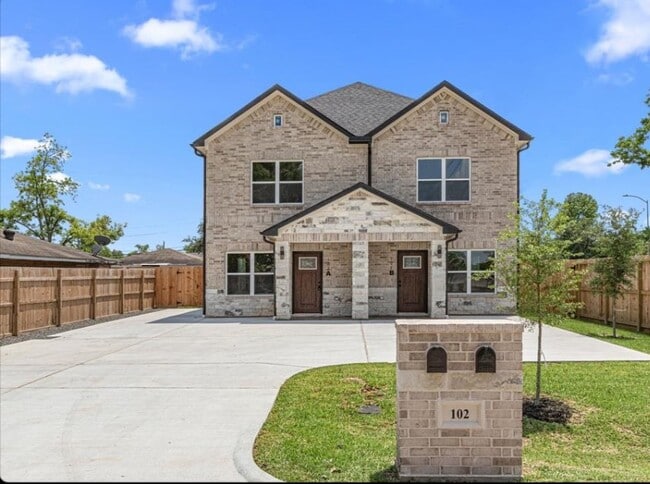 Building Photo - 102 Schade Ln