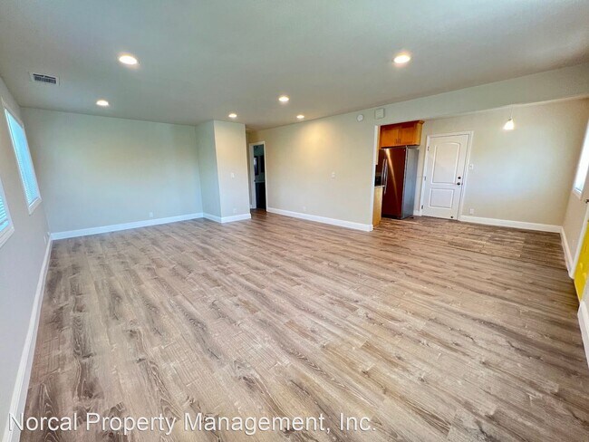 Foto del edificio - 3 br, 2 bath House - 4615 Armour Dr