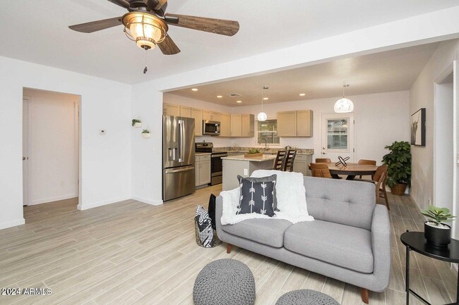 Foto del edificio - 2244 E Monterey Way