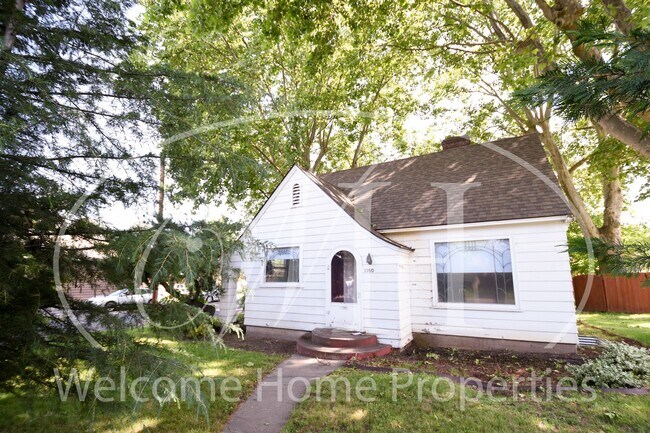 Building Photo - Cottage Style 3 Bedroom Home in Convenient...