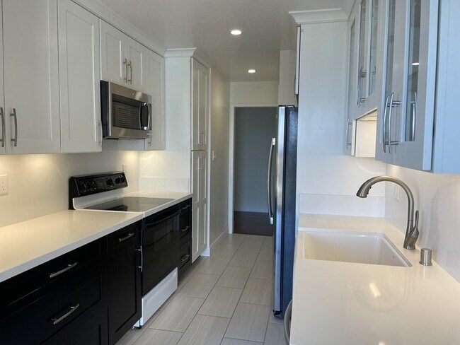 Building Photo - 1170 Foster City Blvd