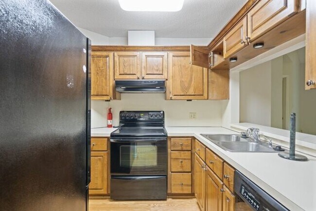 Building Photo - 1103 Esher Ct