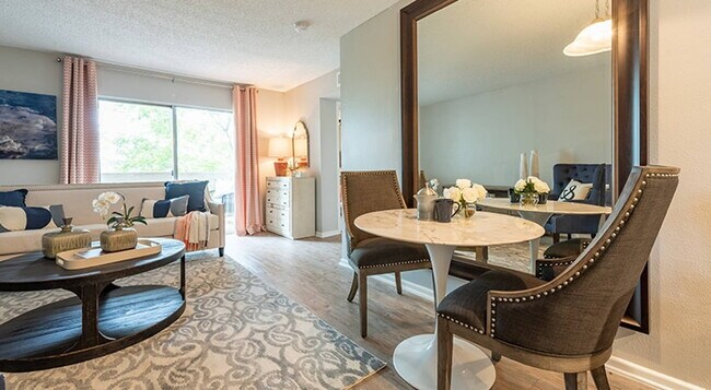 Foto del edificio - 3517 N Hills Dr