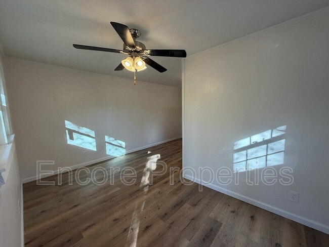 Building Photo - 308 Depot St