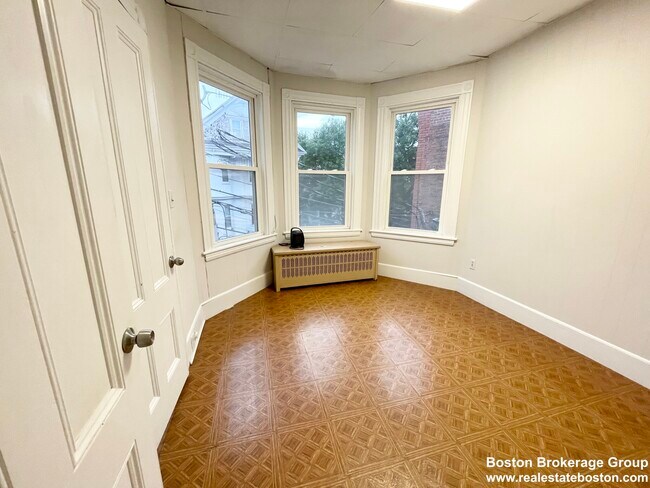 Foto del edificio - 22 Parker Hill Ave