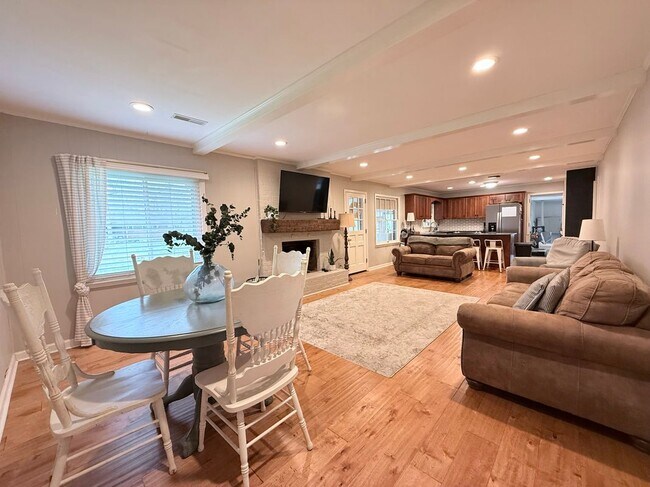 Foto del edificio - 514 Sharondale Dr