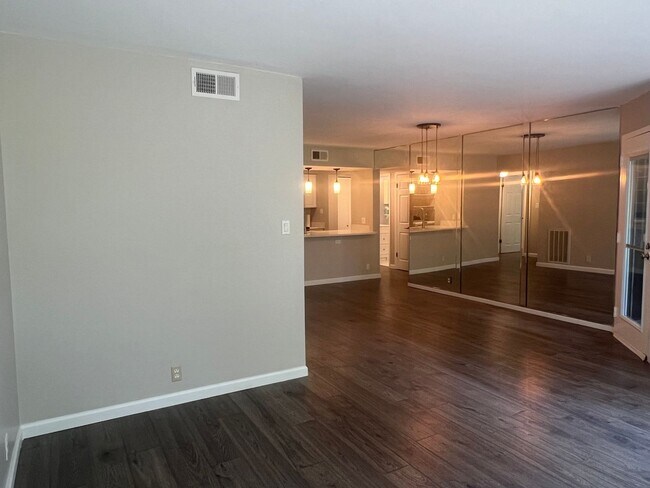 Foto del edificio - Remodeled Two Bedroom Tabby Walk Villa on First Floor