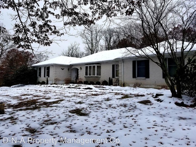Building Photo - 3 br, 3 bath House - 5207 Meadow Court
