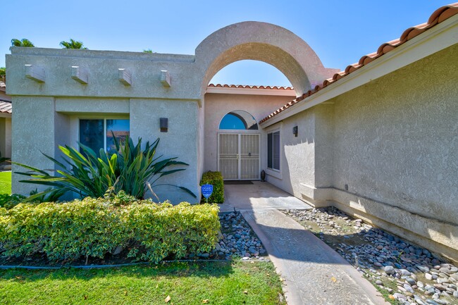 Building Photo - 78855 Aurora Way