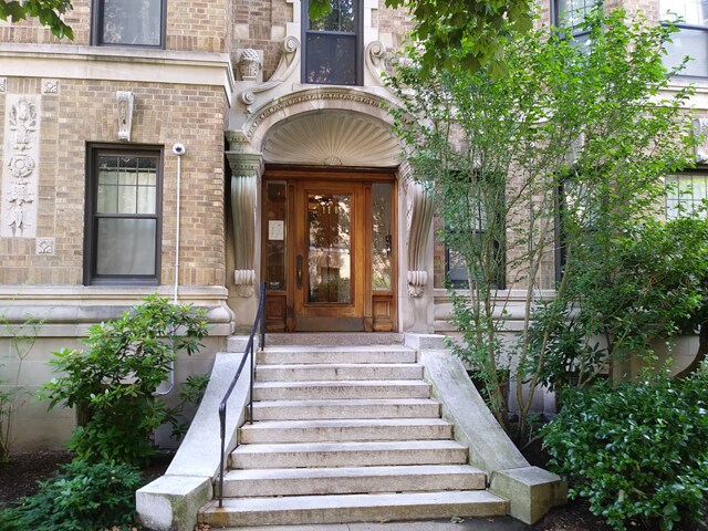 Building Photo - 114 Riverway