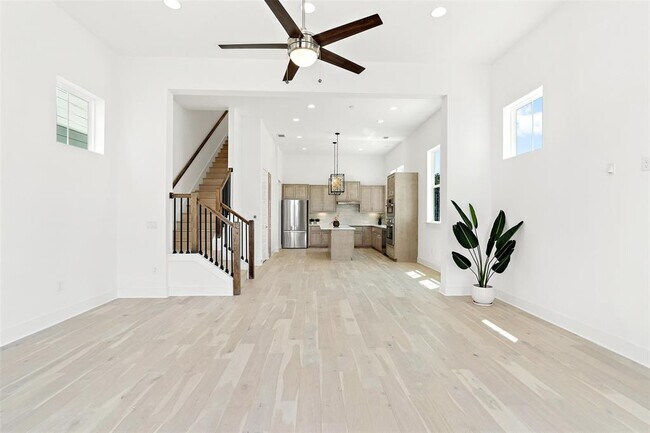 Building Photo - 4505 Grassland Dr