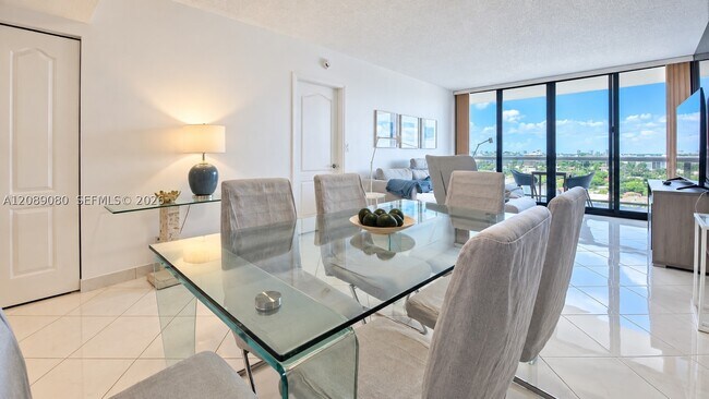 Foto del edificio - 9455 Collins Ave