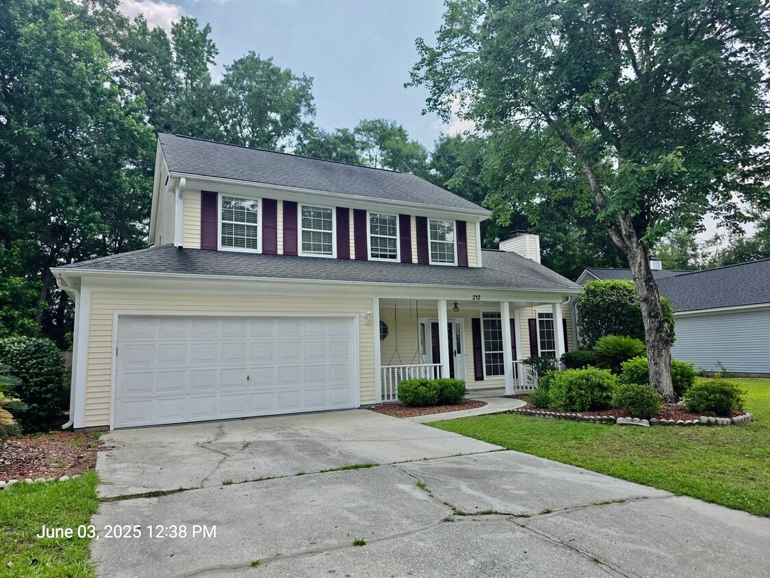 Primary Photo - Thoughtfully updated 3 bedroom in Summervi...