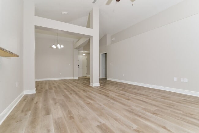 Building Photo - 905 Chestnut Dr
