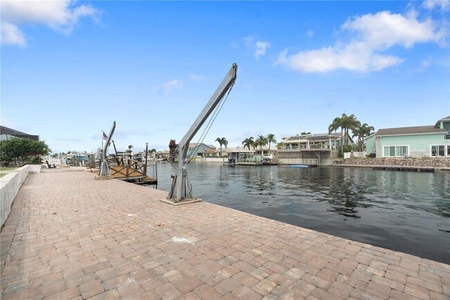 Building Photo - 5008 S Shore Dr