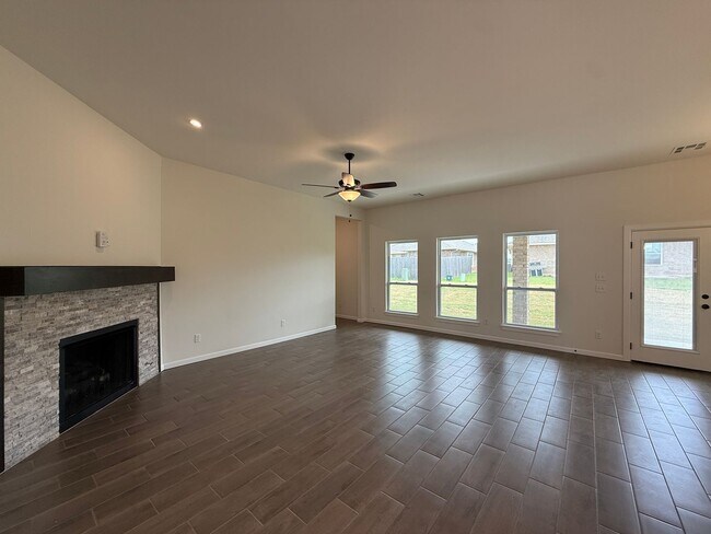 Foto del edificio - 18116 Austin Ct