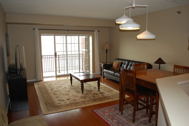 Building Photo - 410 W Mahogany Ct