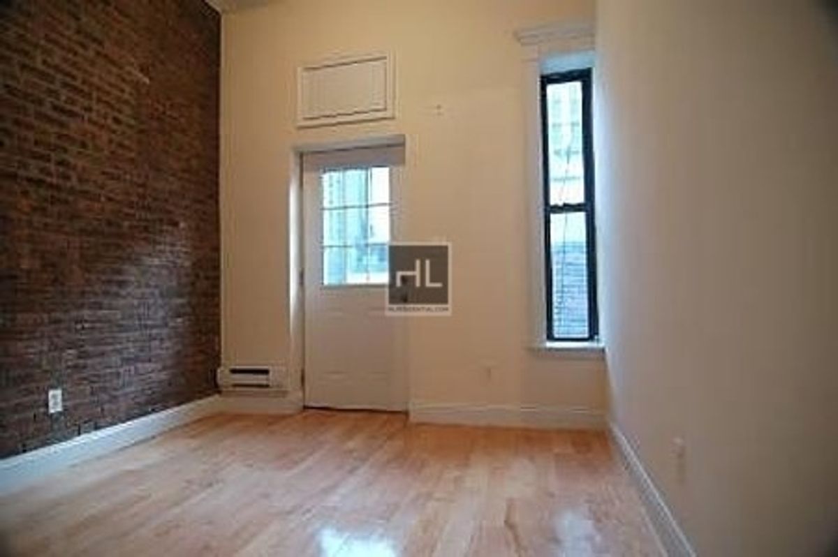 Primary Photo - East 18th Street