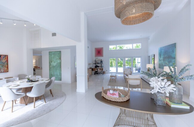 Foto del edificio - 2388 Queen Palm Rd