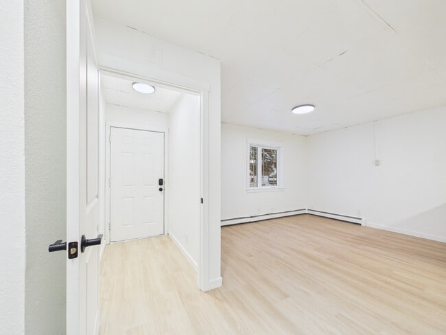Building Photo - 913 Gilmore St