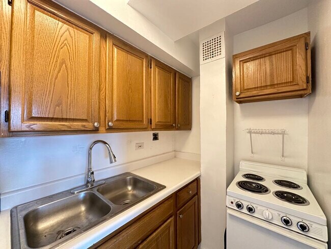 Foto del edificio - 4180 N Marine Dr