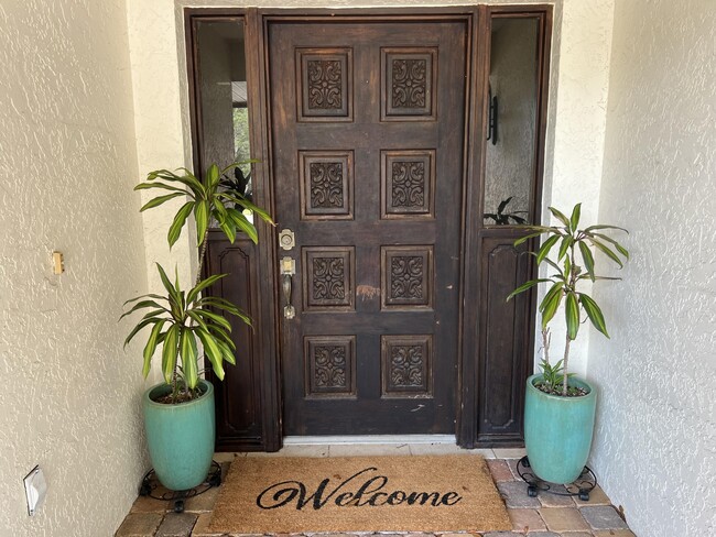 Building Photo - 410 Rio Casa Dr S