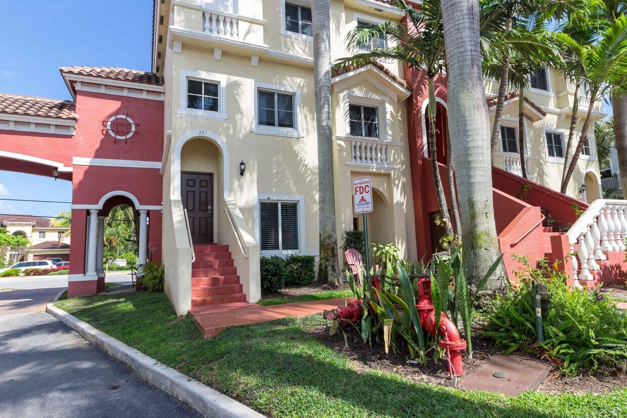 Primary Photo - 221 Bayfront Dr