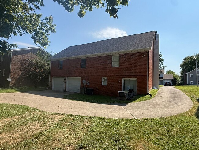Foto del edificio - 449 Woodview Dr