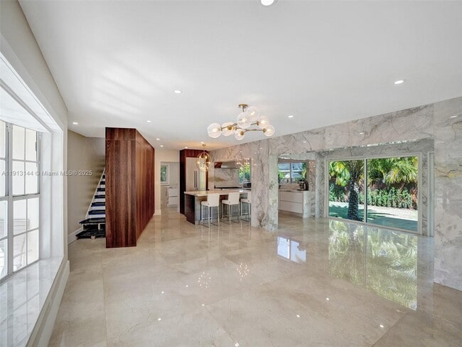 Foto del edificio - 2421 NE 7th Pl