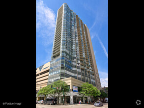 Building Photo - 111 W Maple St