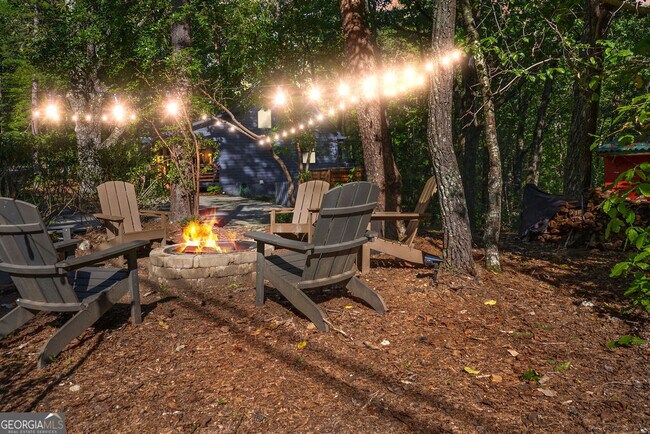 Building Photo - 251 N Pine Rd