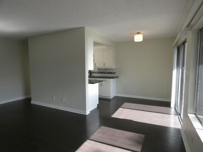 Building Photo - *Available NOW  in La Habra!*