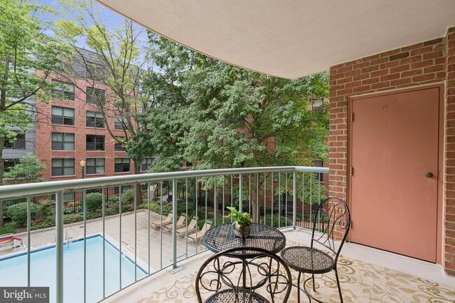 Foto del edificio - 4808 Moorland Ln