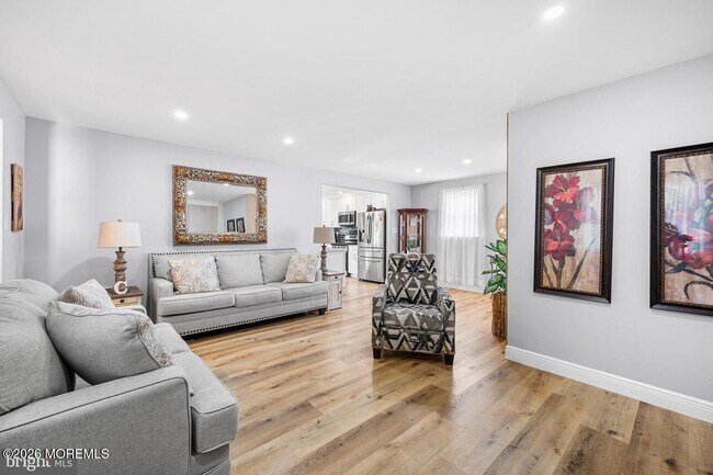 Foto del edificio - 1726 Briarwood Dr