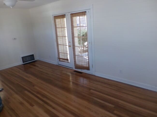 Building Photo - North side 3 Bedroom & 1 Bath Home w/ Carp...