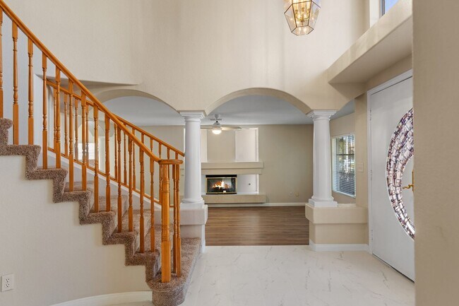 Building Photo - Beautiful 5 Bedroom, 3 bath, 3 car garage ...