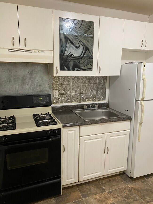 Building Photo - 30 Elsmere Blvd