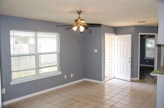 Building Photo - 306 Willowick St