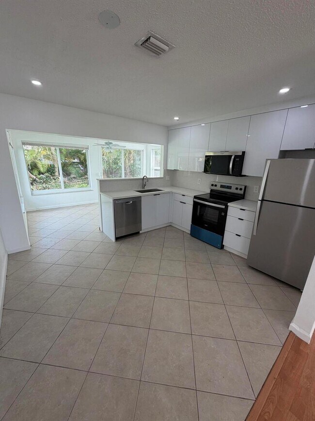 Foto del edificio - 1707 NW 46th St